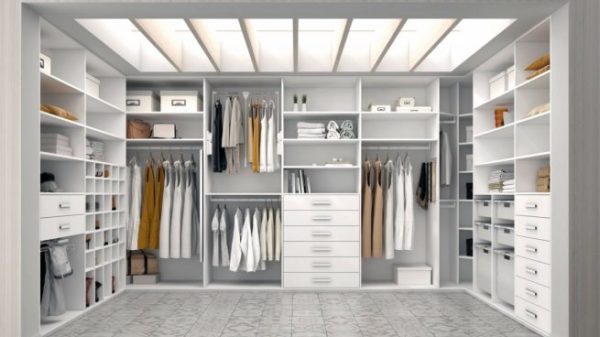 A dressing room is a fantastic space in which to have all your clothes organized, although not in all houses there is the space necessary to put one. Today we give you a few tips to organize a dressing room, without a doubt very useful since, like...