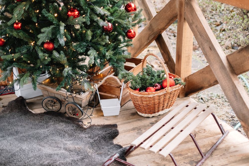 50 Awesome Christmas Porch Decor Ideas to Increase Your Curb Appeal